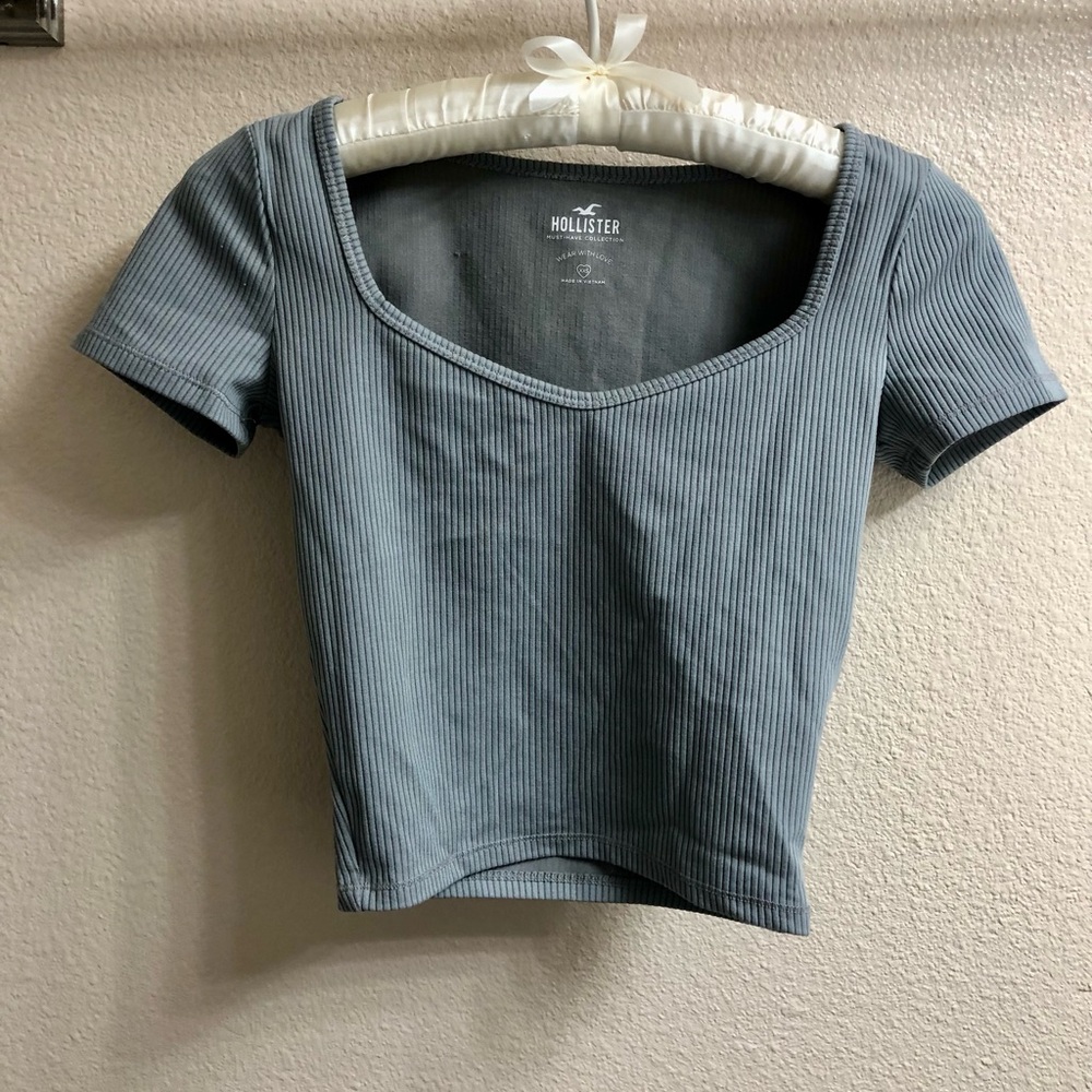 Hollister Ribbed Scoop-Neck Crop Top in Dusty Blue Gray